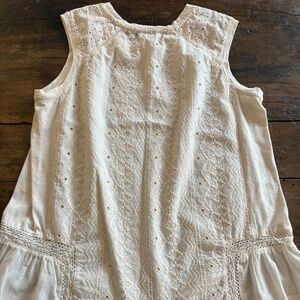 Sundance Lace Top. Beautifully Crafted in Antique White. Size M.
